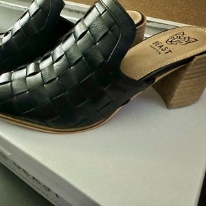 Beast Fashion Black Mules
